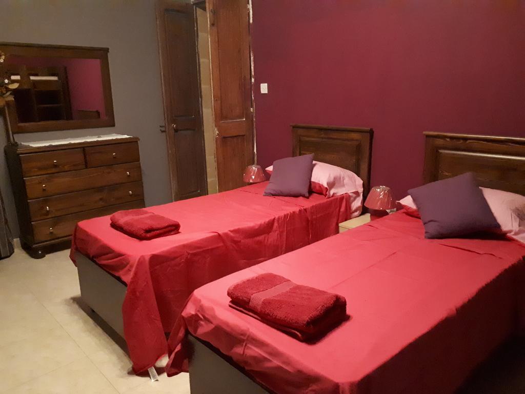 Apartamento Nocturne Family House Paola Exterior foto